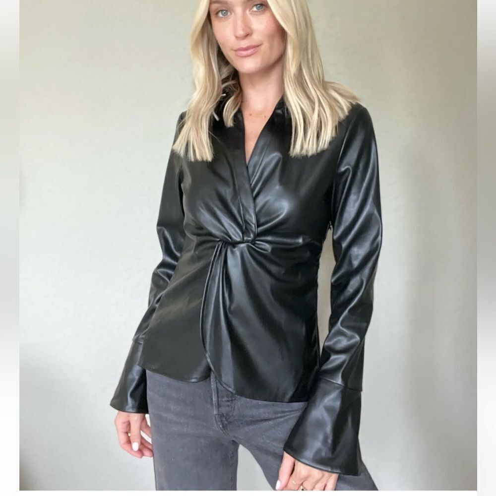 SIX/FIFTY Black Glamour Top,‎ V neck Longsleeve Faux Leather size small New
